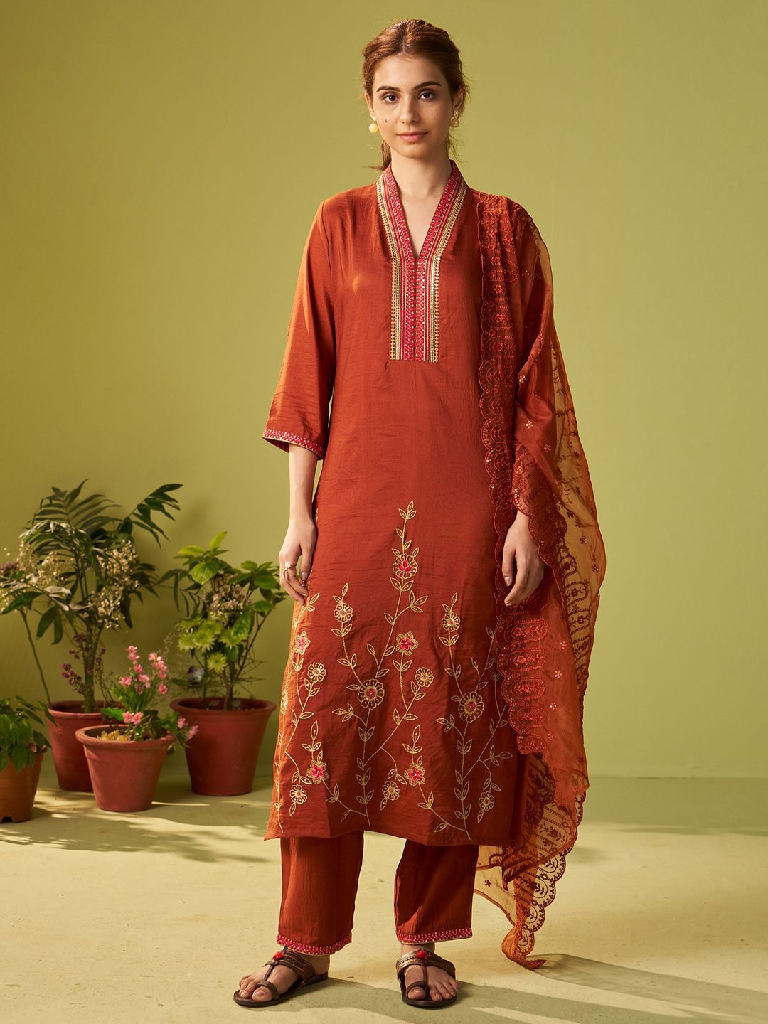 Dhiyona IE Women Floral Embroidered Kurta with Trousers & Dupatta