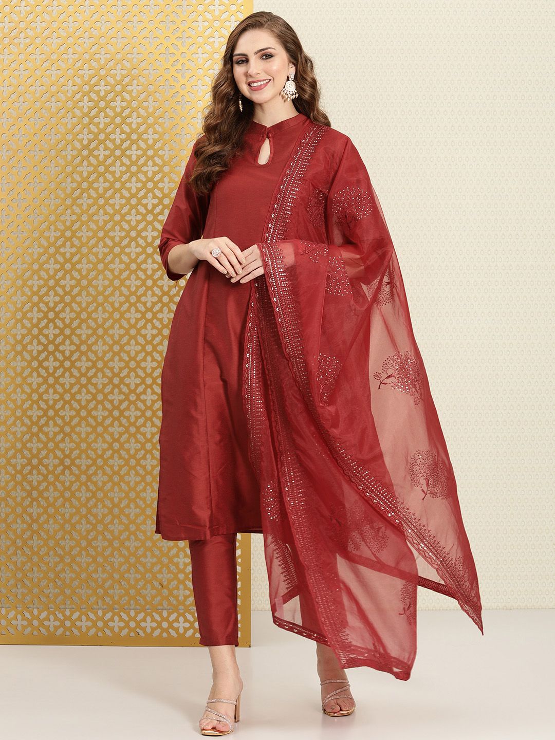 Dhiyona PD Women Women Jashn Kurta with Trousers & With Thread Work Sequinned Dupatta
