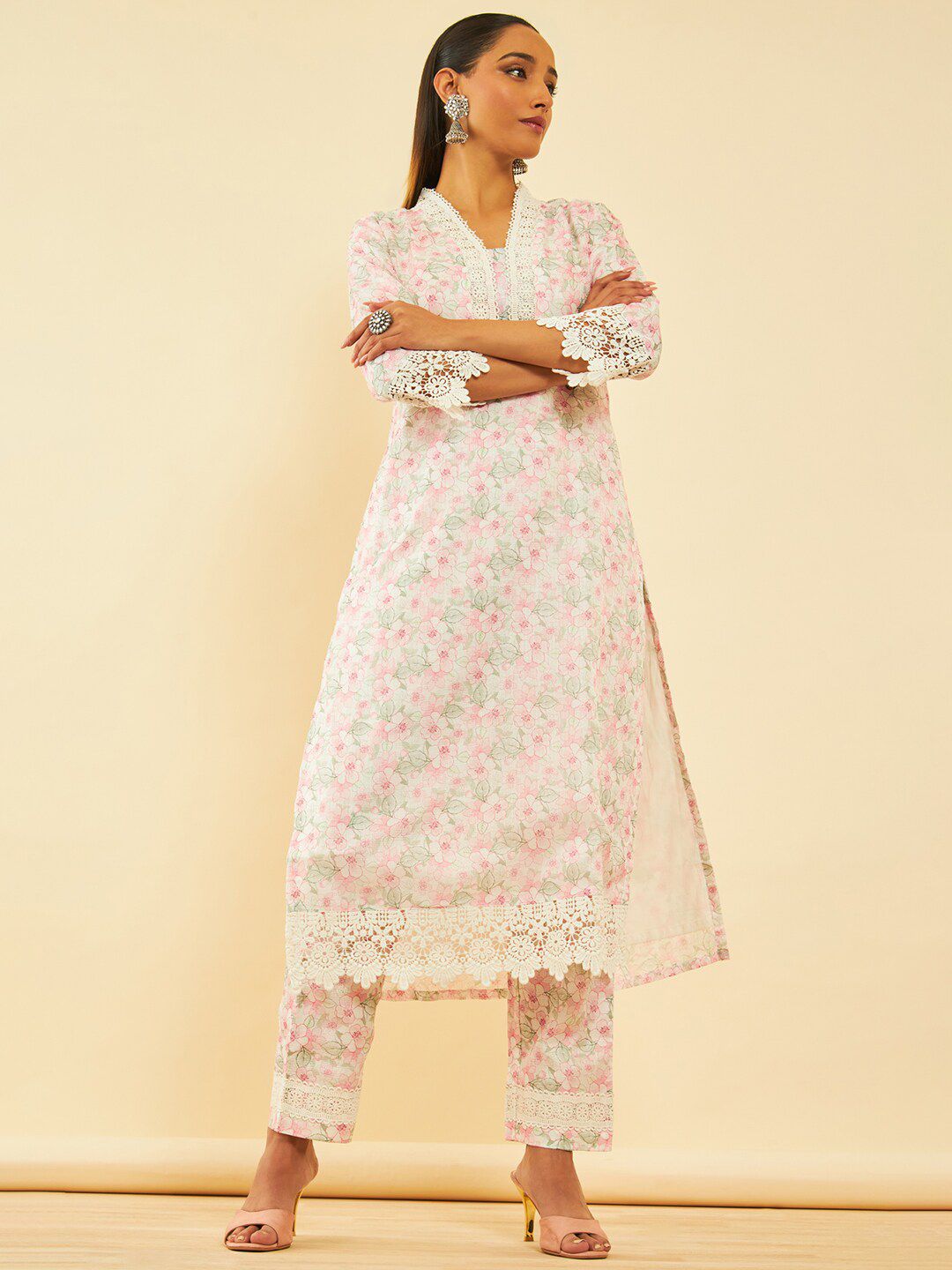 Dhiyona SO Women's Floral Printed V-Neck Three-Quarter Sleeves Thread Work Kurta with Trousers