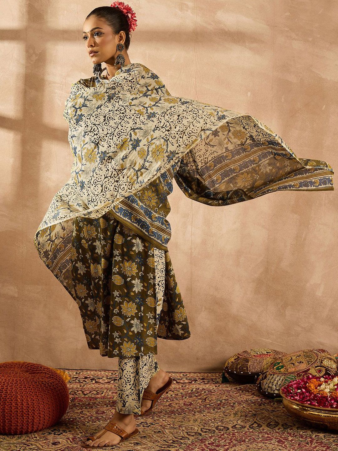 Dhiyona IE Women Floral Printed Regular Pure Cotton Kurta with Trousers & With Dupatta