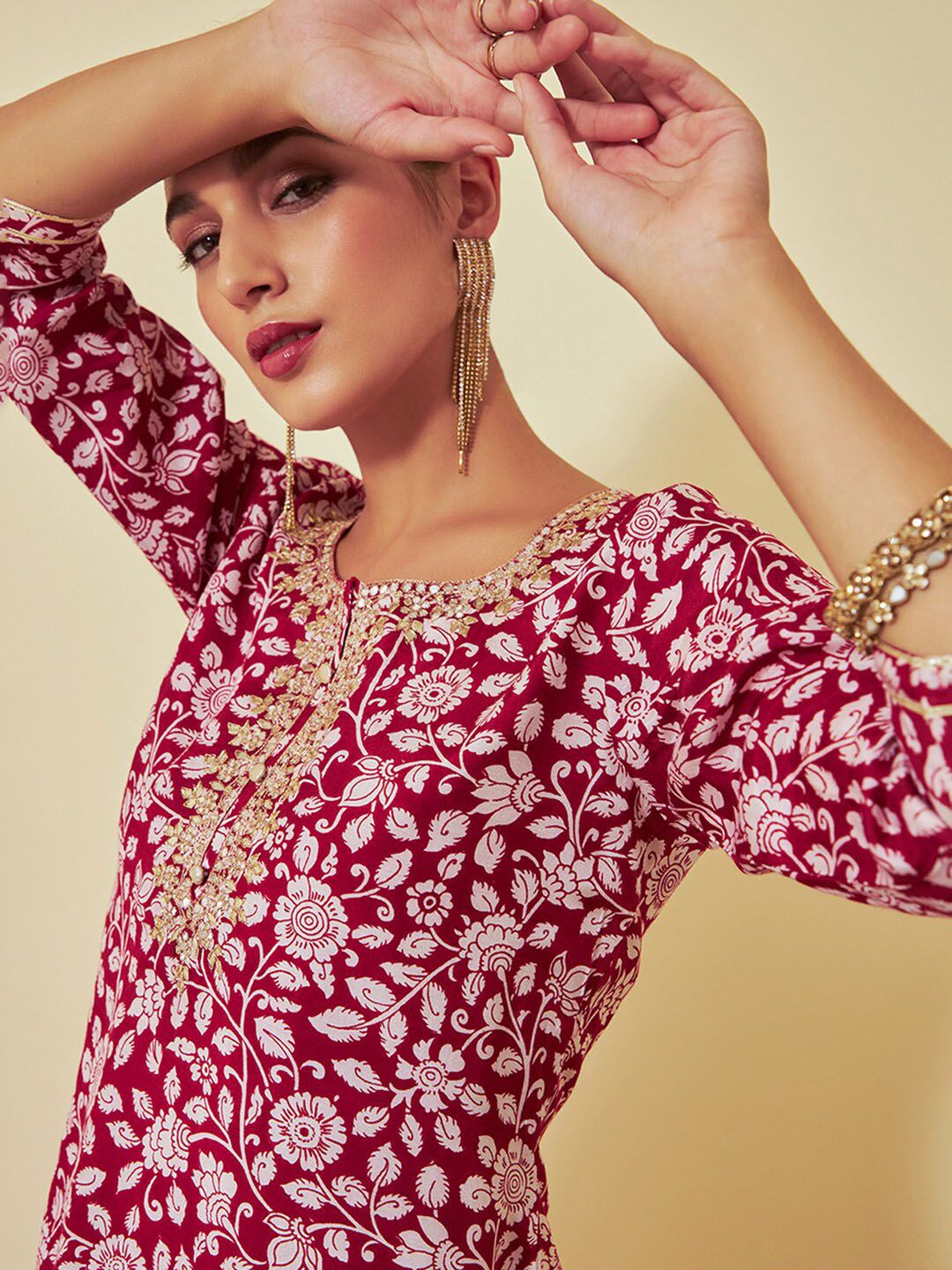 Dhiyona SO Women's Floral Printed Regular Gotta Patti Kurta With Trousers