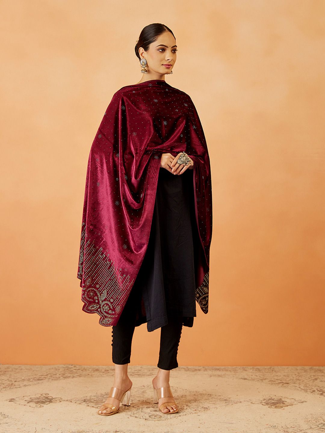 Dhiyona PA Women Floral Embroidered Velvet Shawl