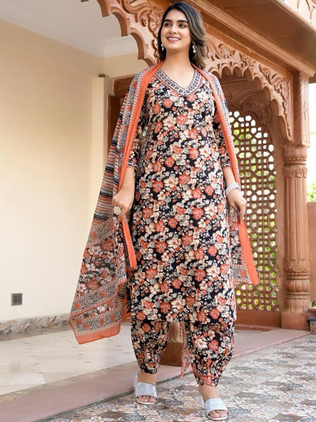 Dhiyona VA Women'sFloral Embellished Kurta Paired With Afghani Trousers & Dupatta