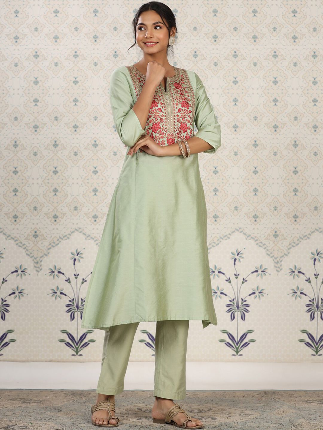 Dhiyona OD Women Floral Thread Work Kurta