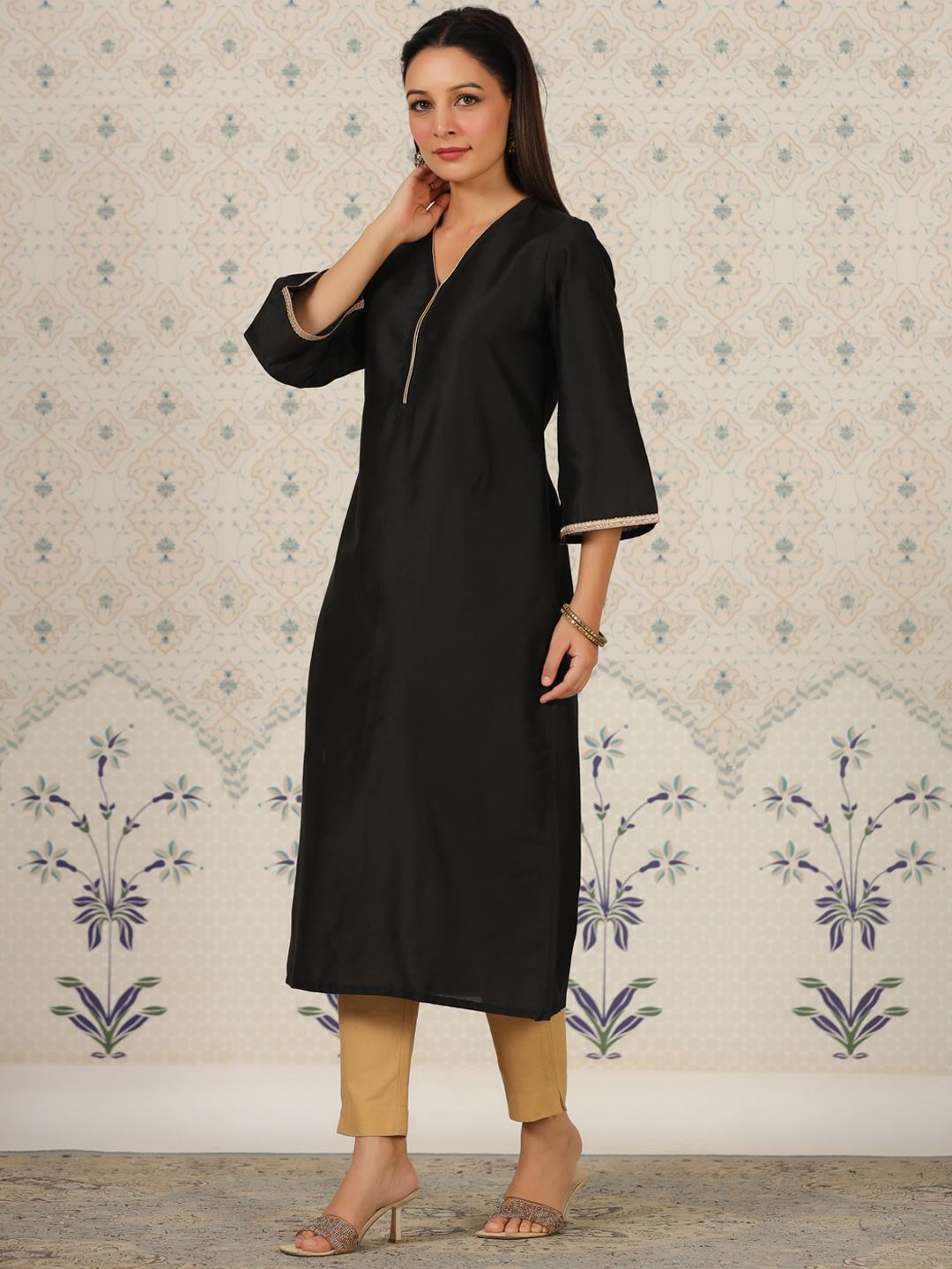 Dhiyona OD V-Neck Flared Sleeves Straight Kurta