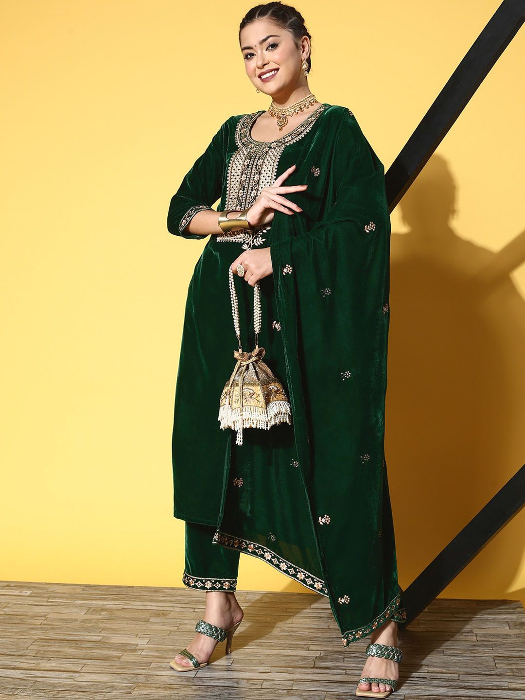 Dhiyona VA Women'sGreen & Gold-Toned Floral Embroidered Velvet Straight Kurta With Trouser & Dupatta