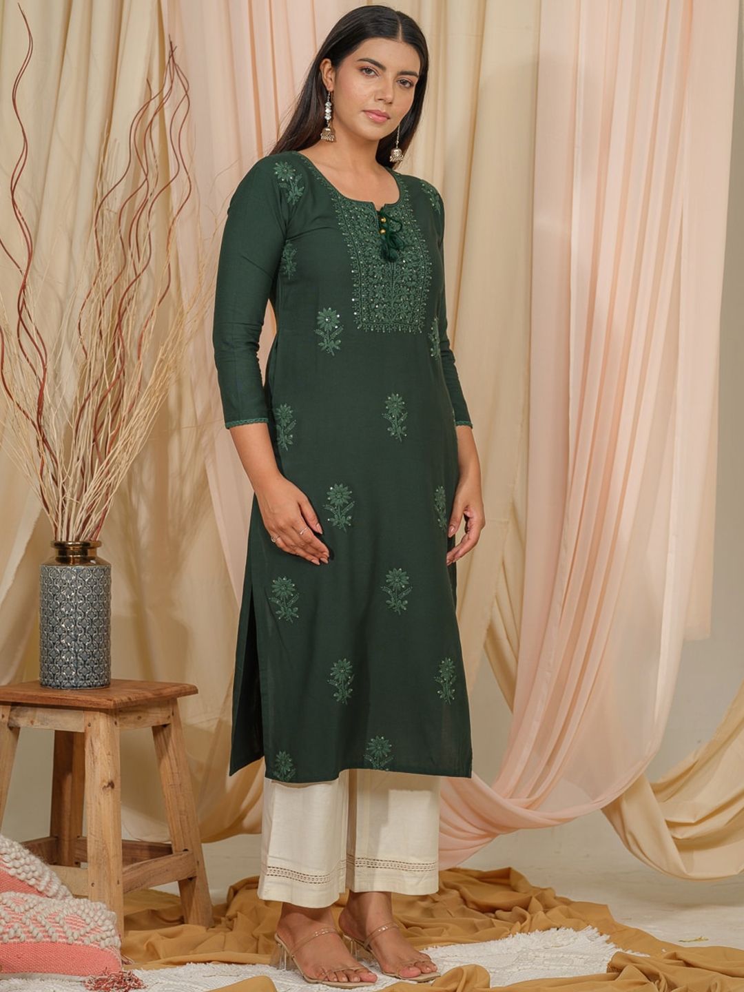 Dhiyona OD Floral Embroidered Tie-Up Neck Straight Kurta
