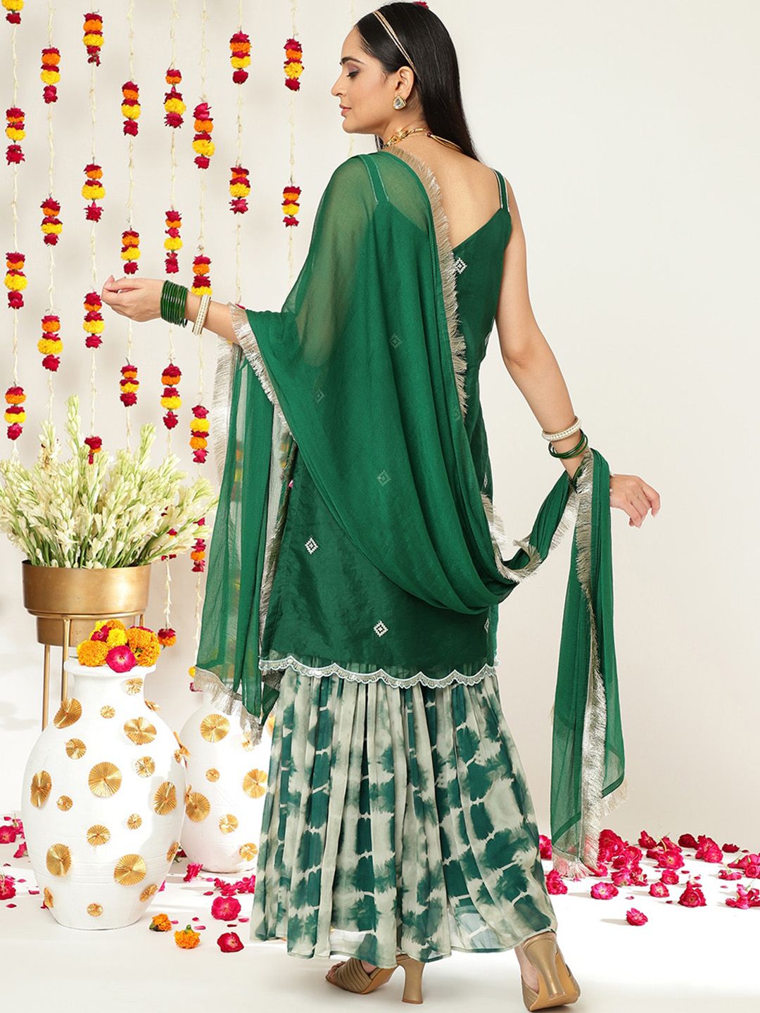 Dhiyona VA Women'sEthnic Motifs Embroidered Sleeveless Kurta & Sharara With Dupatta