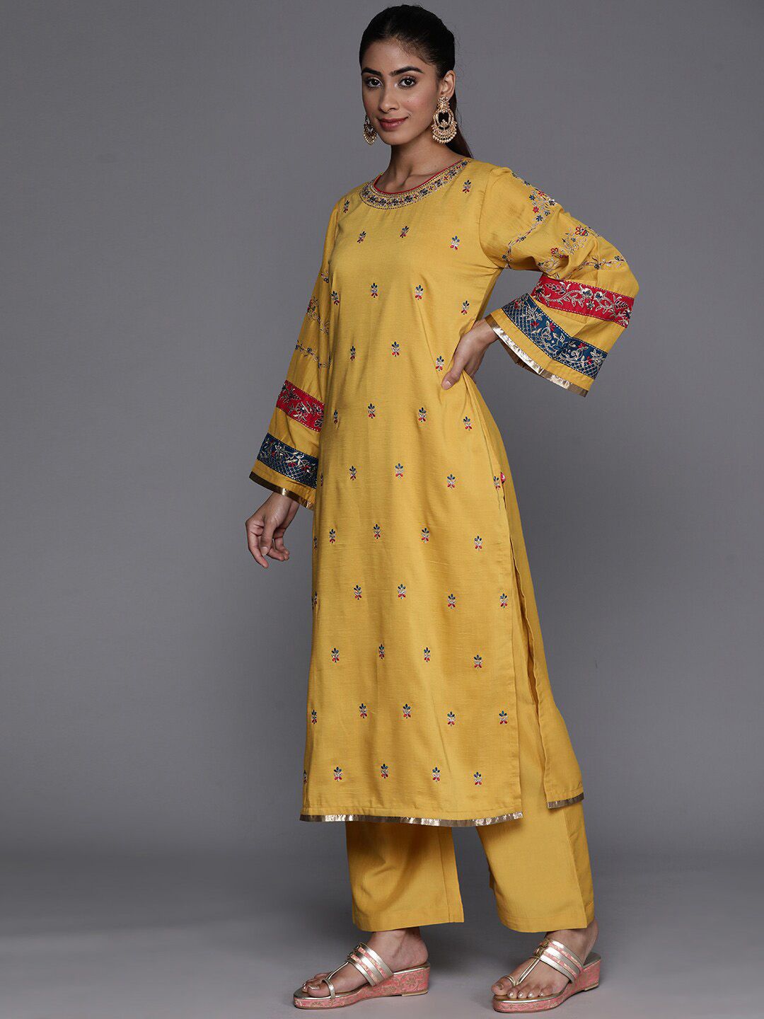 Dhiyona VA Women'sRound Neck Ethnic Motifs Embroidered Regular Kurta with Trousers & With Dupatta