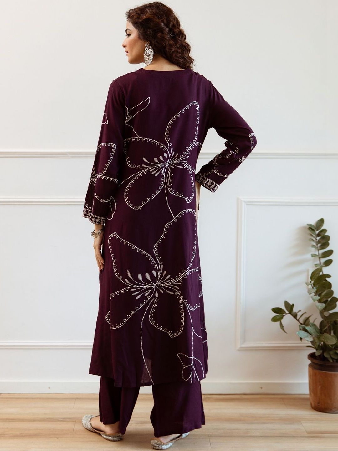 Women Floral Printed Regular Thread Work Kurta with Trousers
