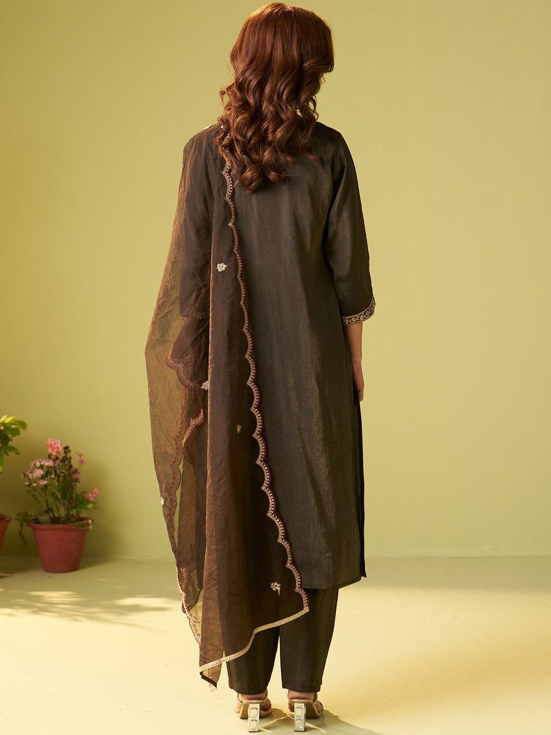 Embroidered Thread Work Liva Kurta With Trouser & With Dupatta