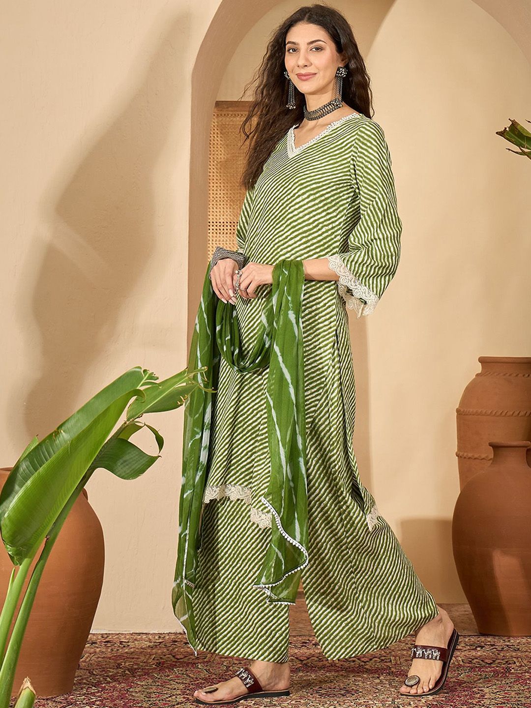 Dhiyona SN Women's Leheriya Printed Straight Kurta With Palazzo & Dupatta