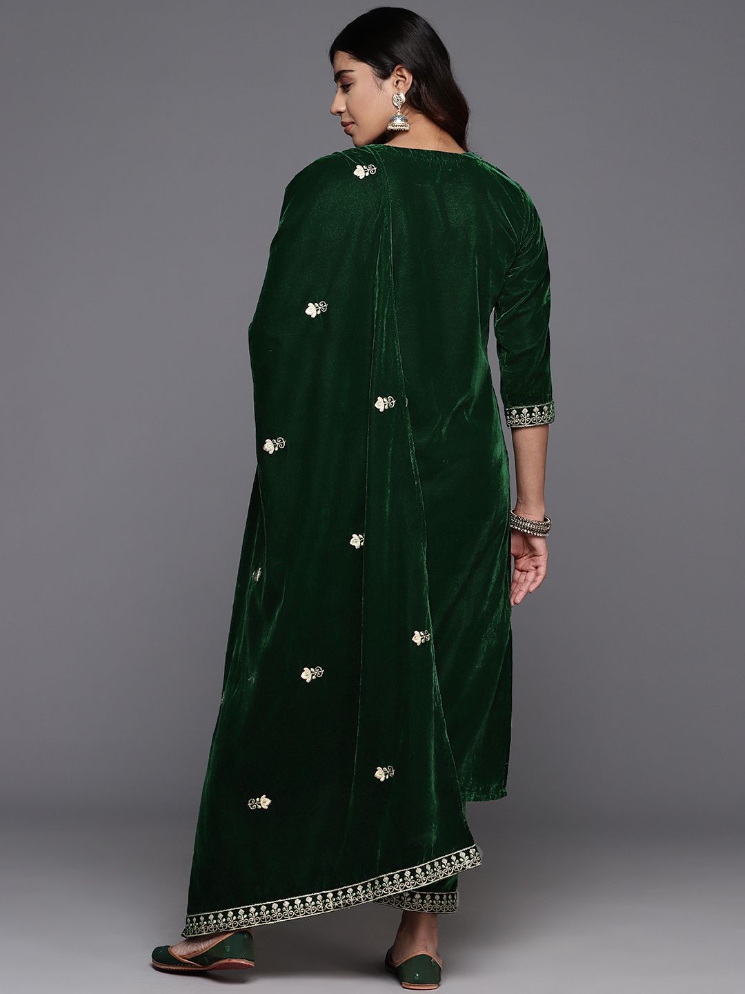 Dhiyona VA Women'sWinter floral Zari Embroidered Velvet Kurta Set with Dupatta.