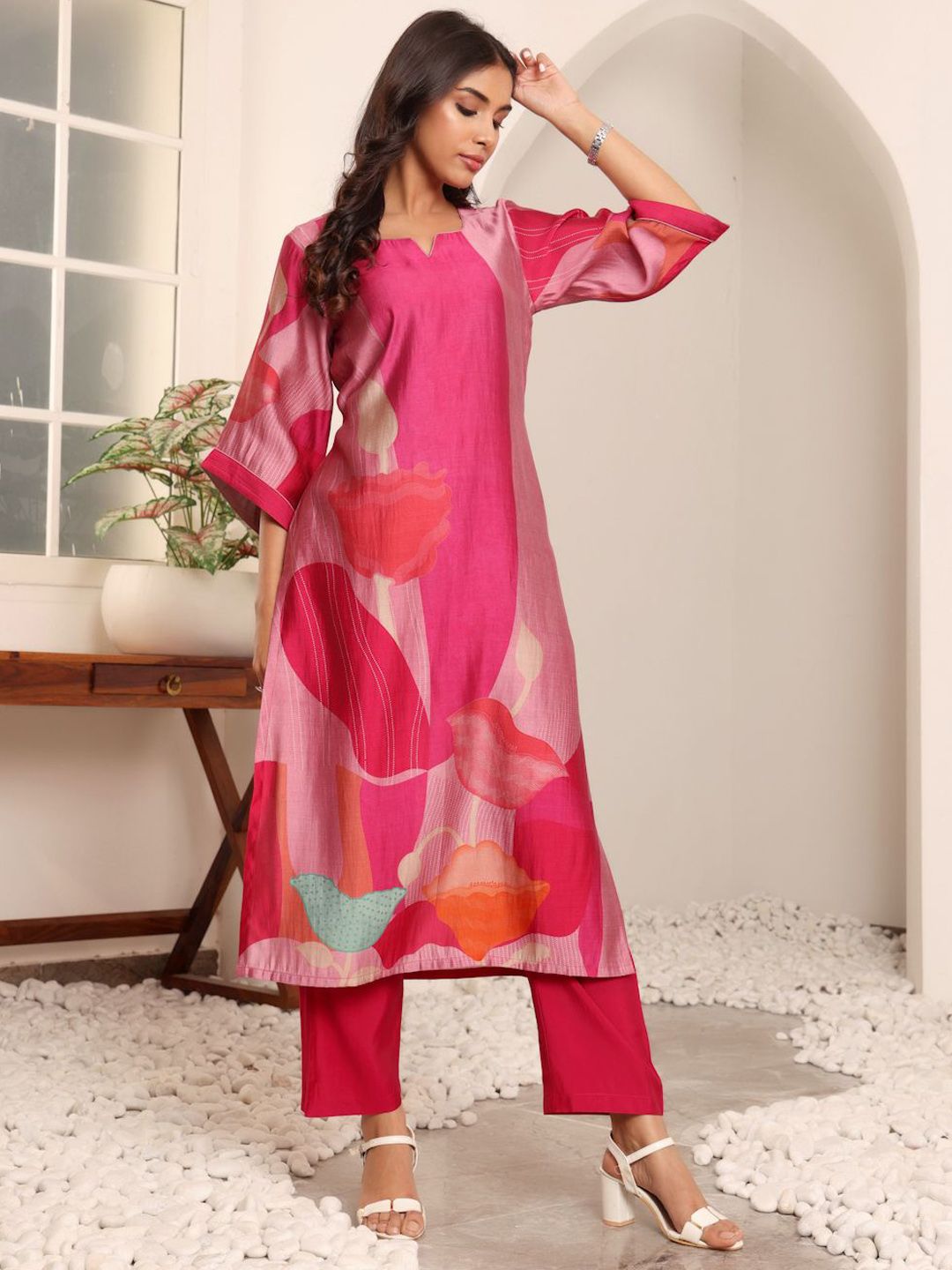 Dhiyona VA Women'sAbstract Printed Notch Neck Chanderi Silk Straight Kurta With Trousers