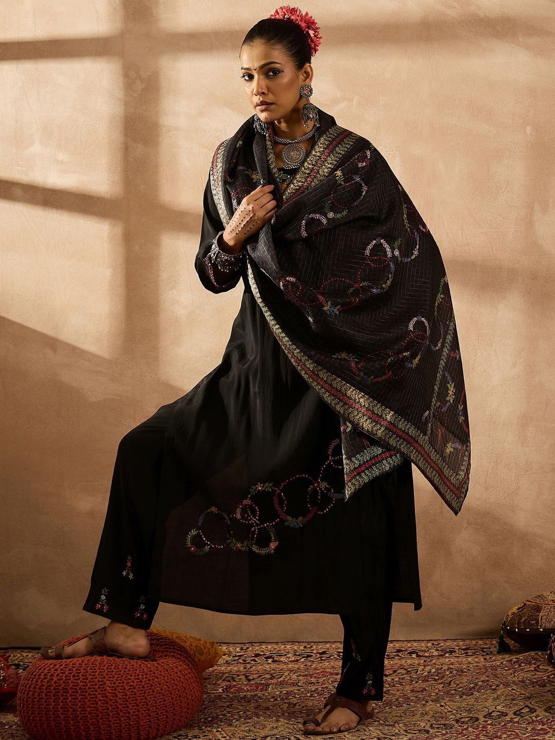 Dhiyona IE Women Floral Embroidered Regular Thread Work Kurta with Trousers & With Dupatta