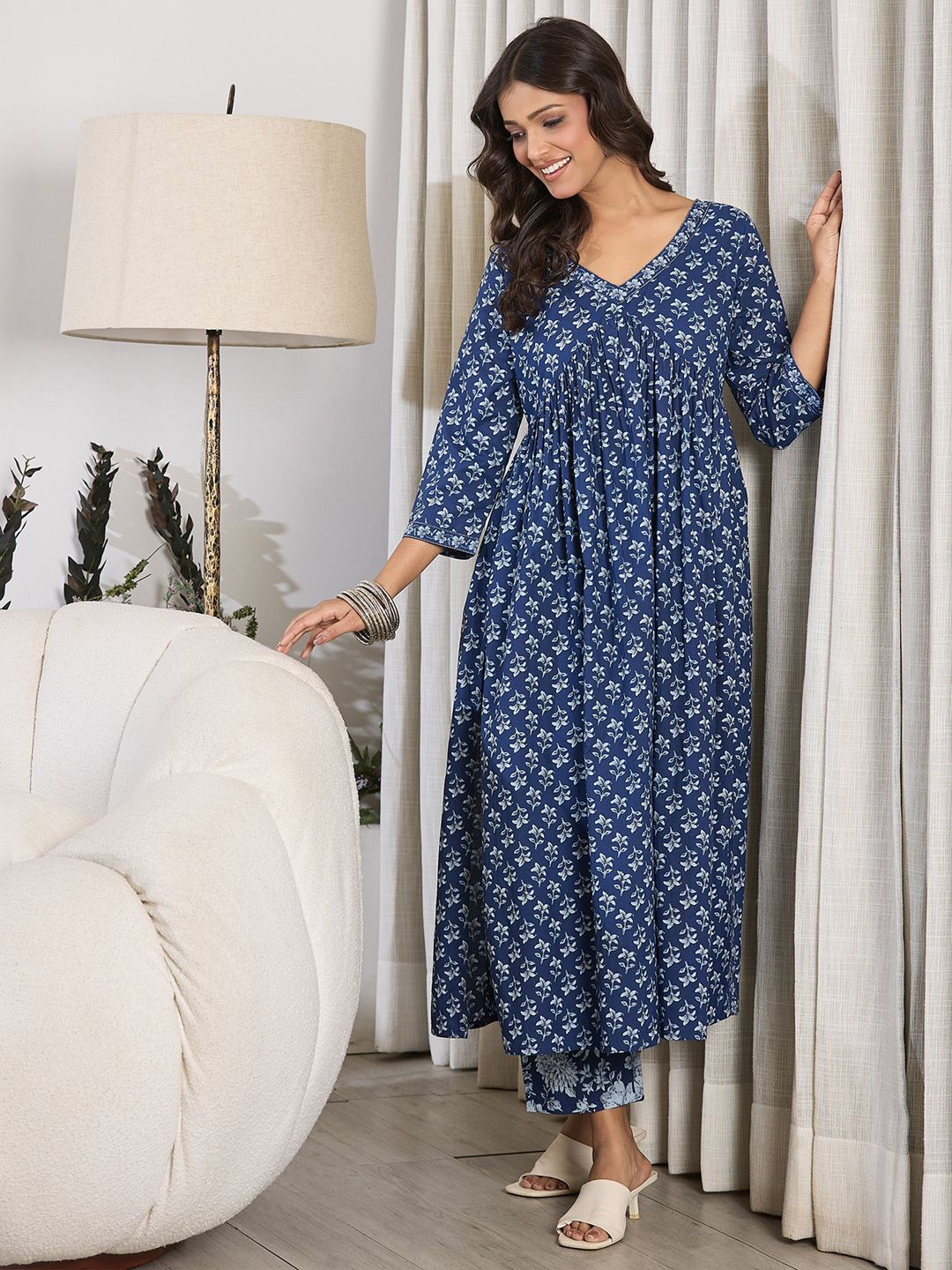 Dhiyona IE V-Neck Floral Printed Empire Pure Cotton Kurta with Trouser