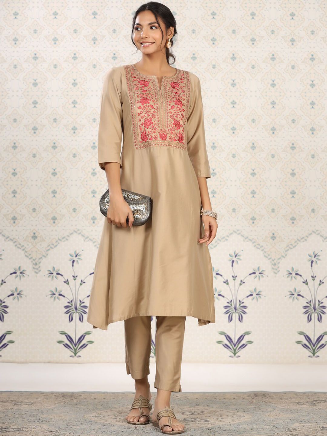 Dhiyona OD Women Floral Yoke Design Thread Work Kurta