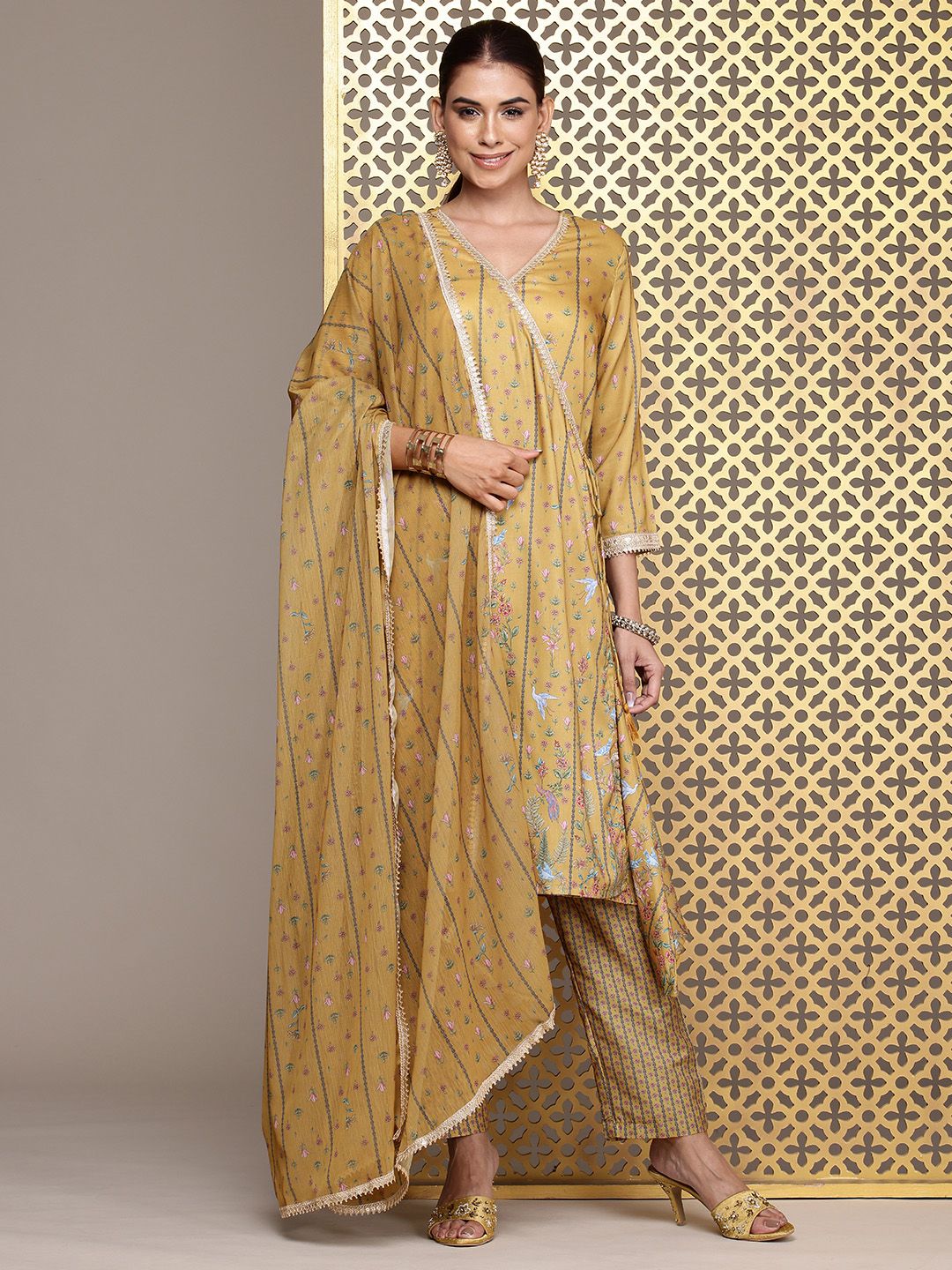 Dhiyona PD Women Women Floral Printed Angrakha Jashn Kurta Set