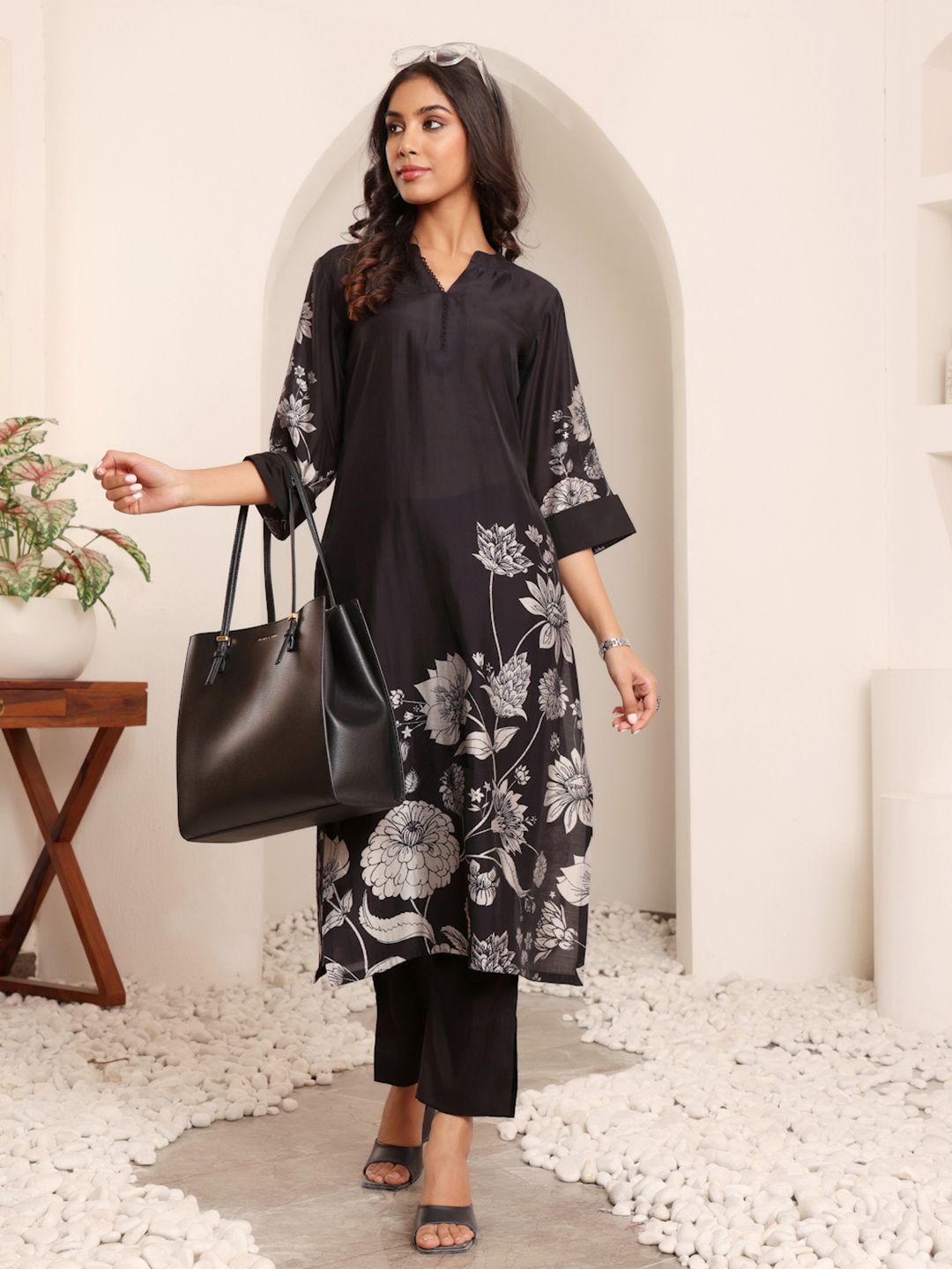 Dhiyona VA Women'sFloral Printed Mandarin Collar Chanderi Silk Straight Kurta With Trousers