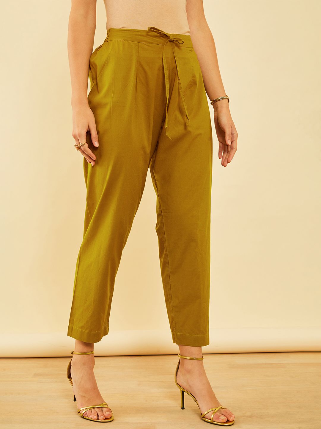 Dhiyona SO Women's Bandhani Printed Thread Work Chanderi Silk Straight Kurta & Trousers With Dupatta