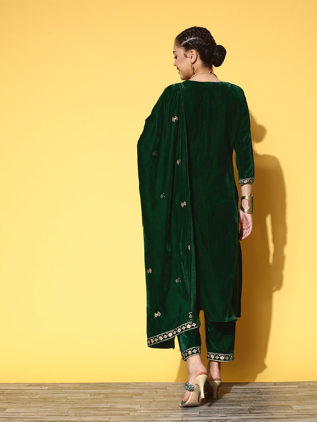 Dhiyona VA Women'sZari Embroidered Straight Velvet Winter Kurta with Trousers & Embroidered Dupatta
