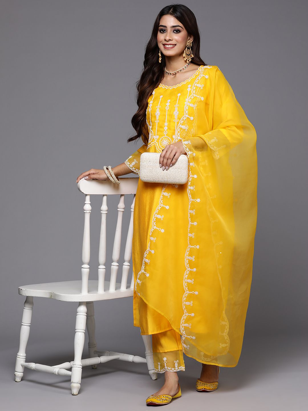 Women Floral Embroidered Thread Work Liva Kurta with Trousers & With Dupatta