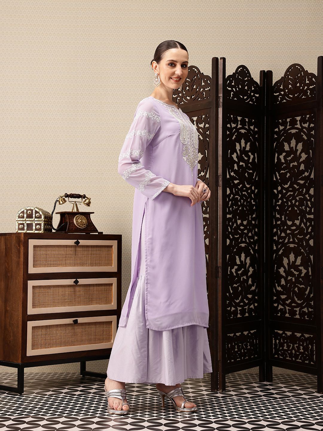 Dhiyona PD Women Paisley Yoke Design Thread Work Jashn Kurta with Sharara & Dupatta