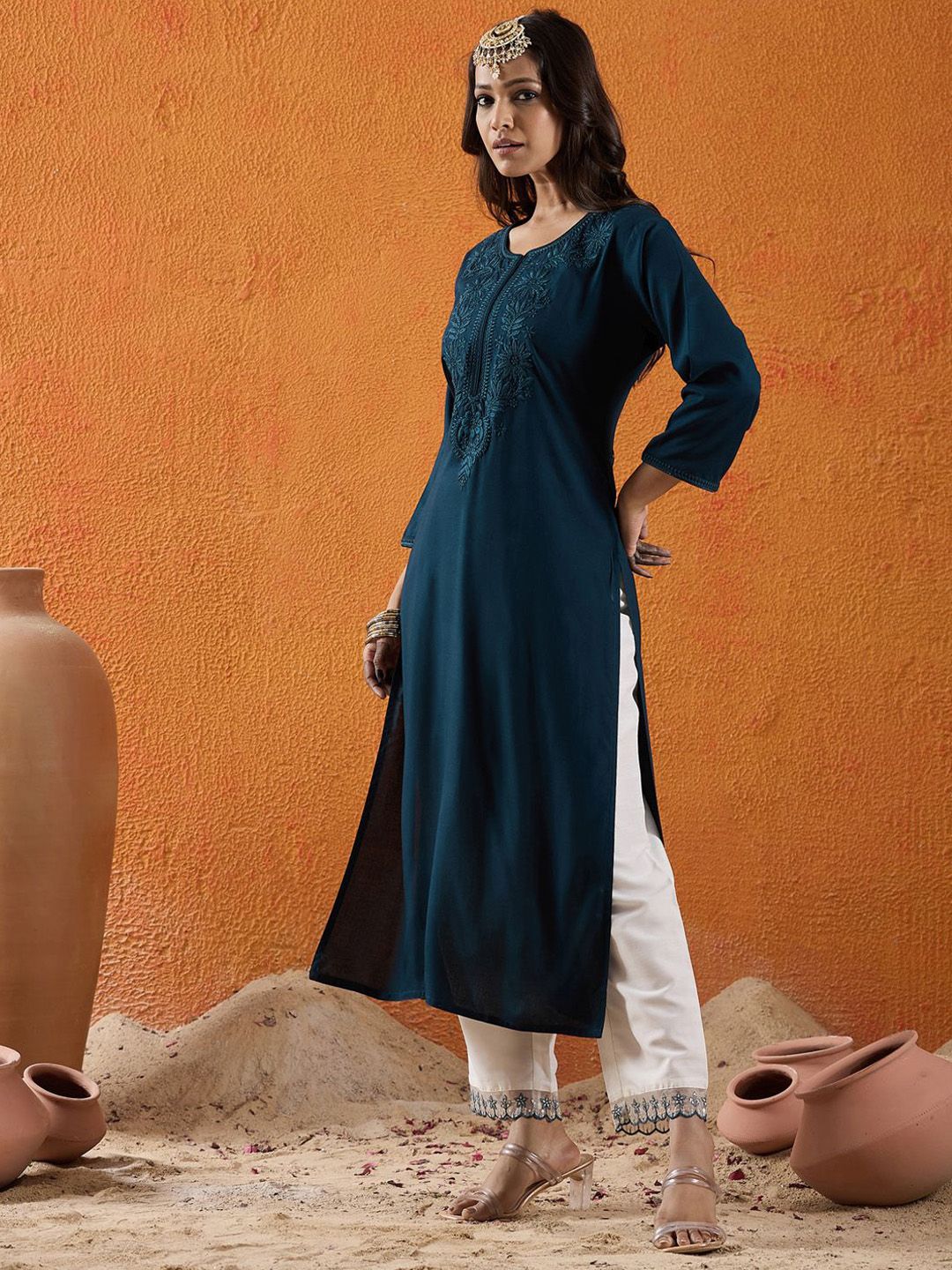 Dhiyona IE Floral Yoke Design Notch Neck Thread Work Kurta