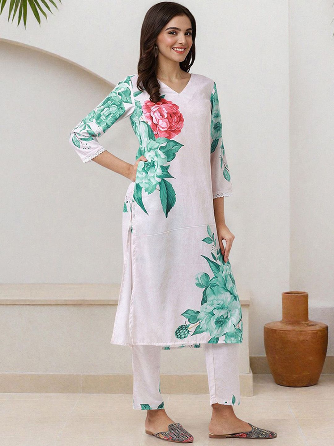 Dhiyona IS Women's Women Floral Printed V Neck Kurta With Trousers