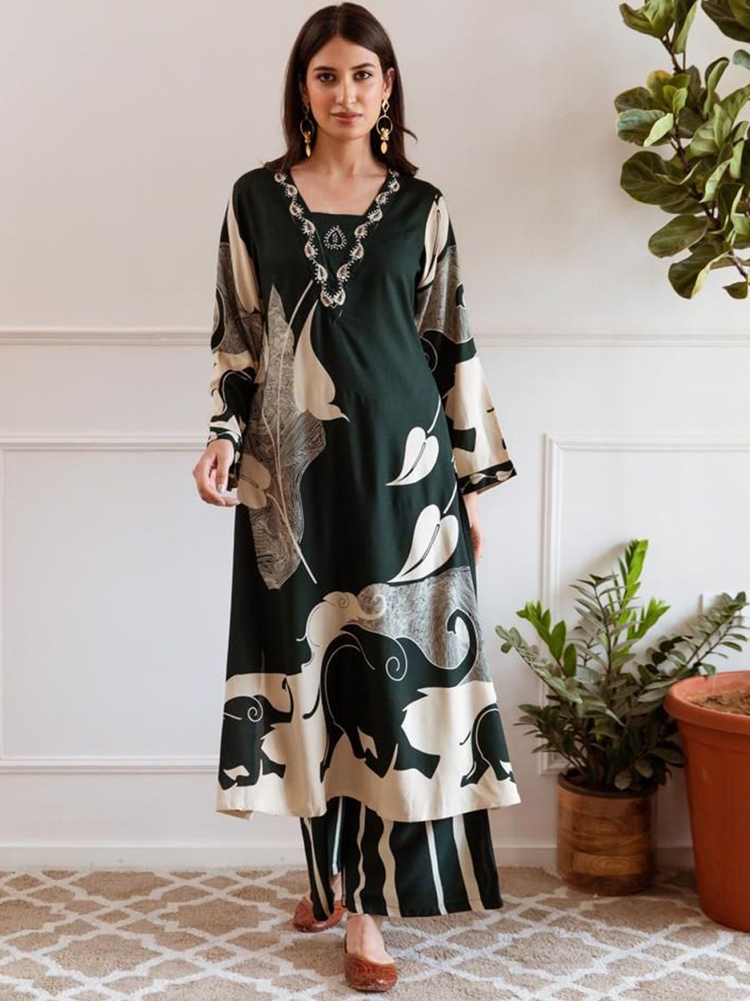 Dhiyona IE Women Printed Regular Beads and Stones Kurta with Palazzos