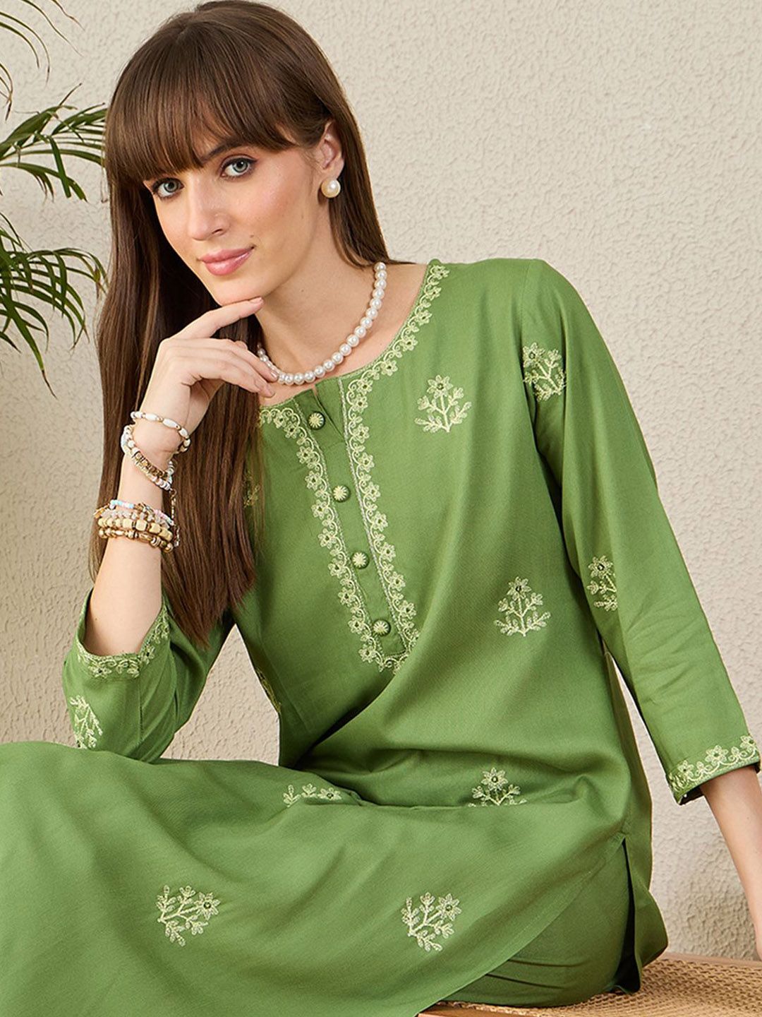 Dhiyona IE Embroidered Notch Neck Tunic With Trouser