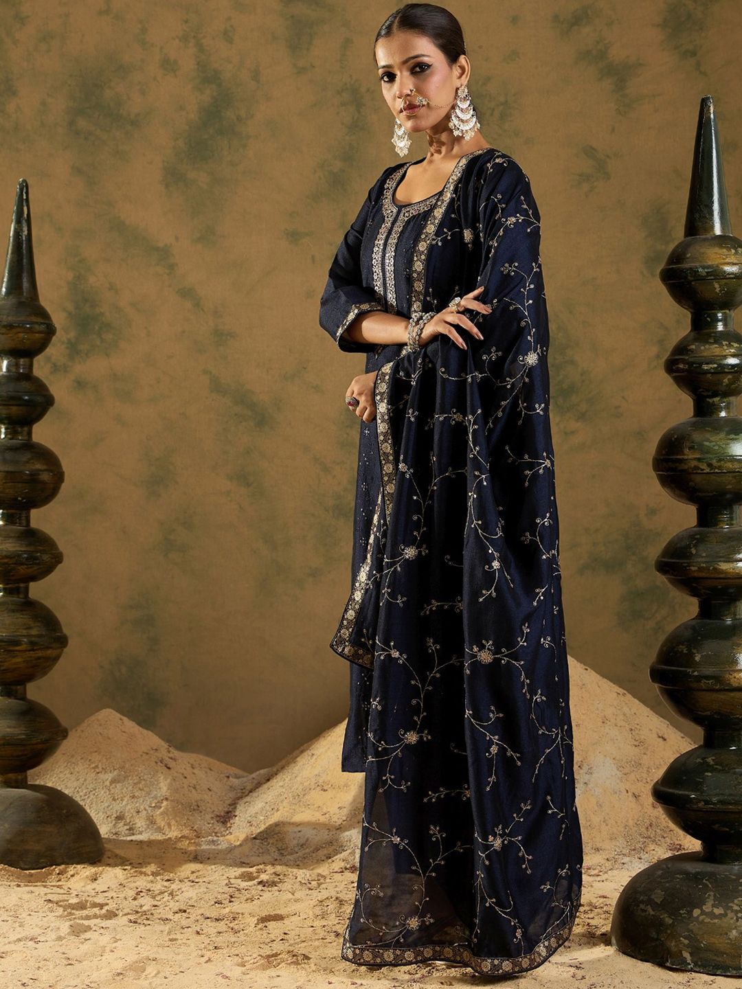 Dhiyona IE Women Floral Embroidered Regular Kurta with Trousers & With Dupatta