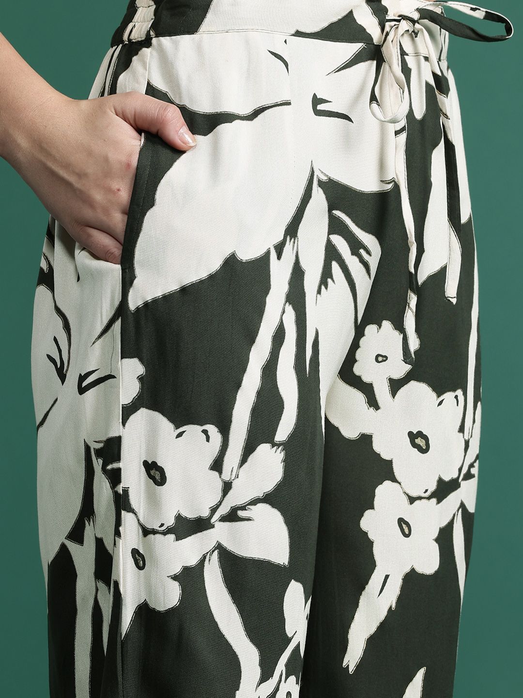 Dhiyona IE Floral Printed Sequinned Kurta with Trousers