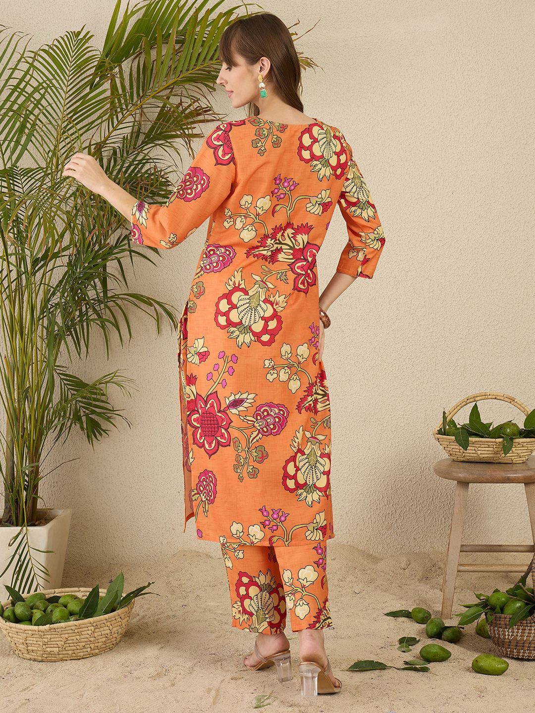 Dhiyona IE Floral Screen Printed V-Neck Straight Kurta With Trousers