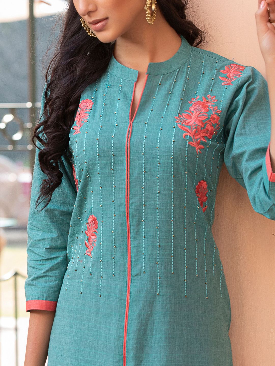 Dhiyona WP Floral Embroidered Reglar Thread Work Pure Cotton Straight Kurta With Trousers