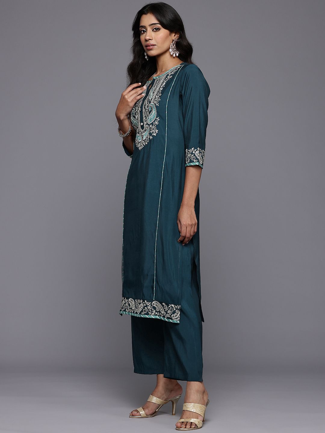 Dhiyona VA Women'sPaisley Embroidered Zari Panelled Kurta With Trousers & Dupatta