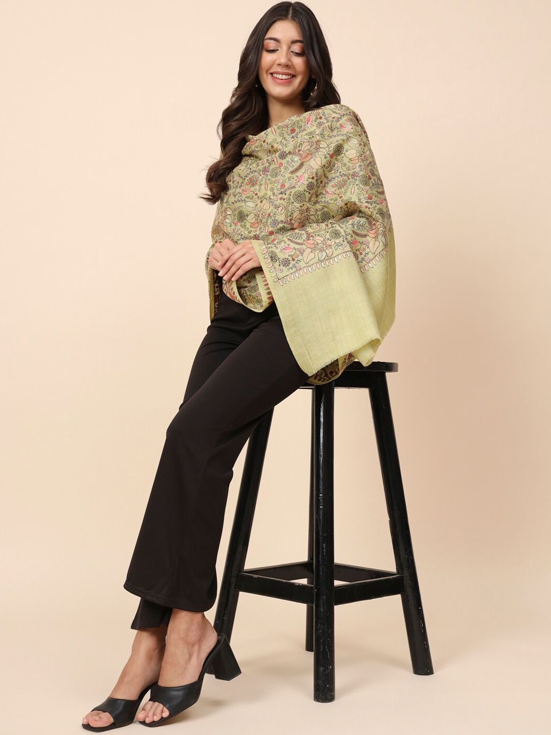 Dhiyona PA Floral Embroidered Pure Woolen Shawl