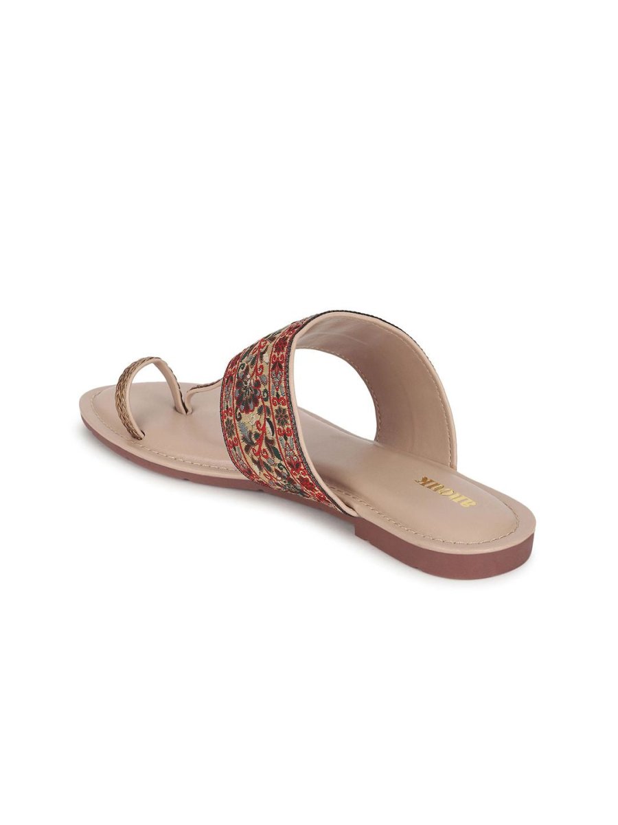 Dhiyona AK Women Embroidered One Toe Flats