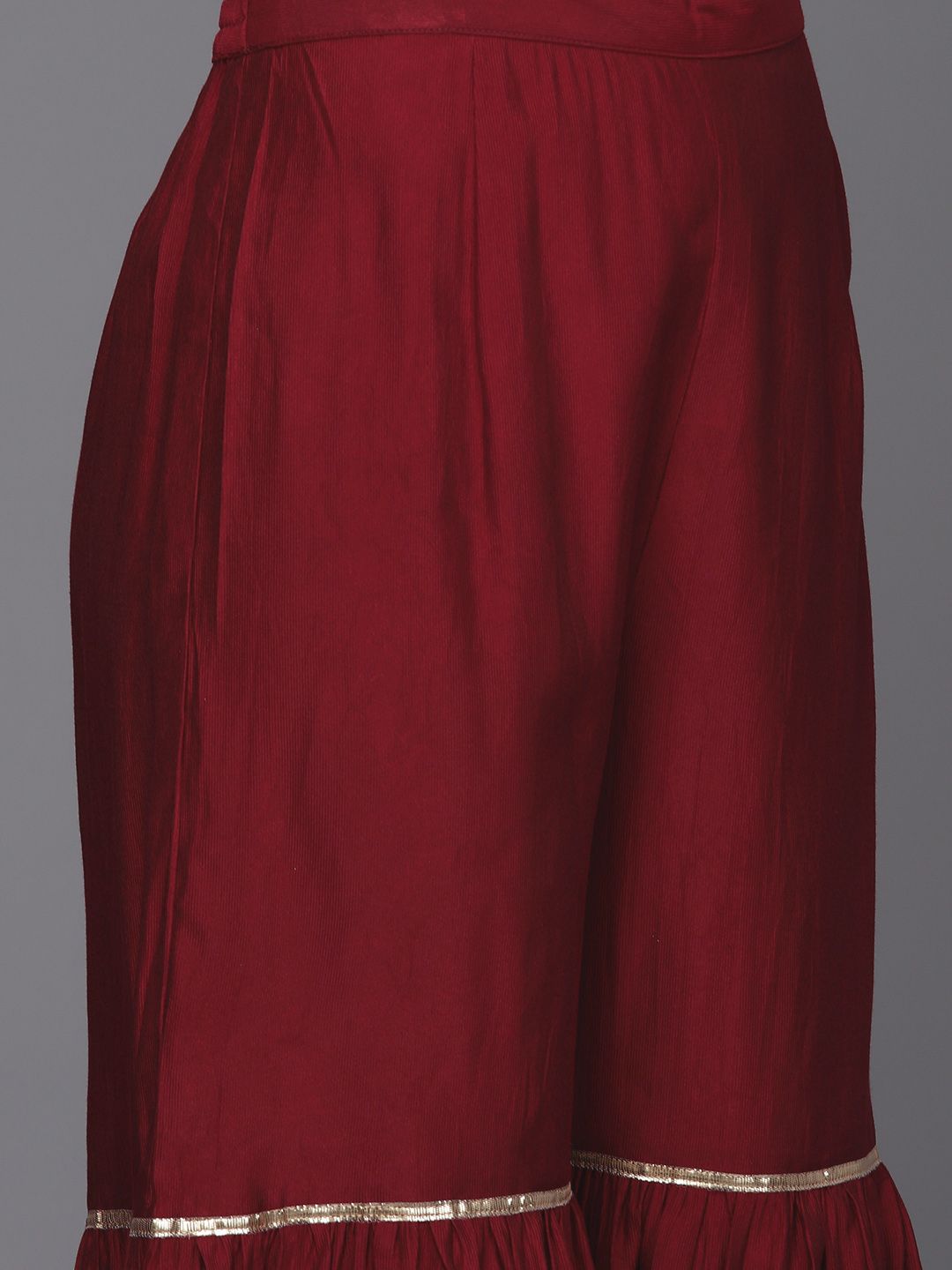 Dhiyona IE Women Dyed Regular Thread Work Kurta with Sharara & With Dupatta