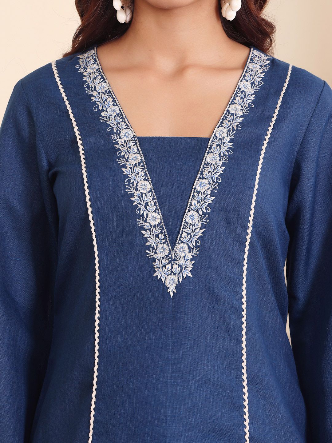 Dhiyona VA Women's Embroidered Panelled Thread Work Kurta&Palazzos