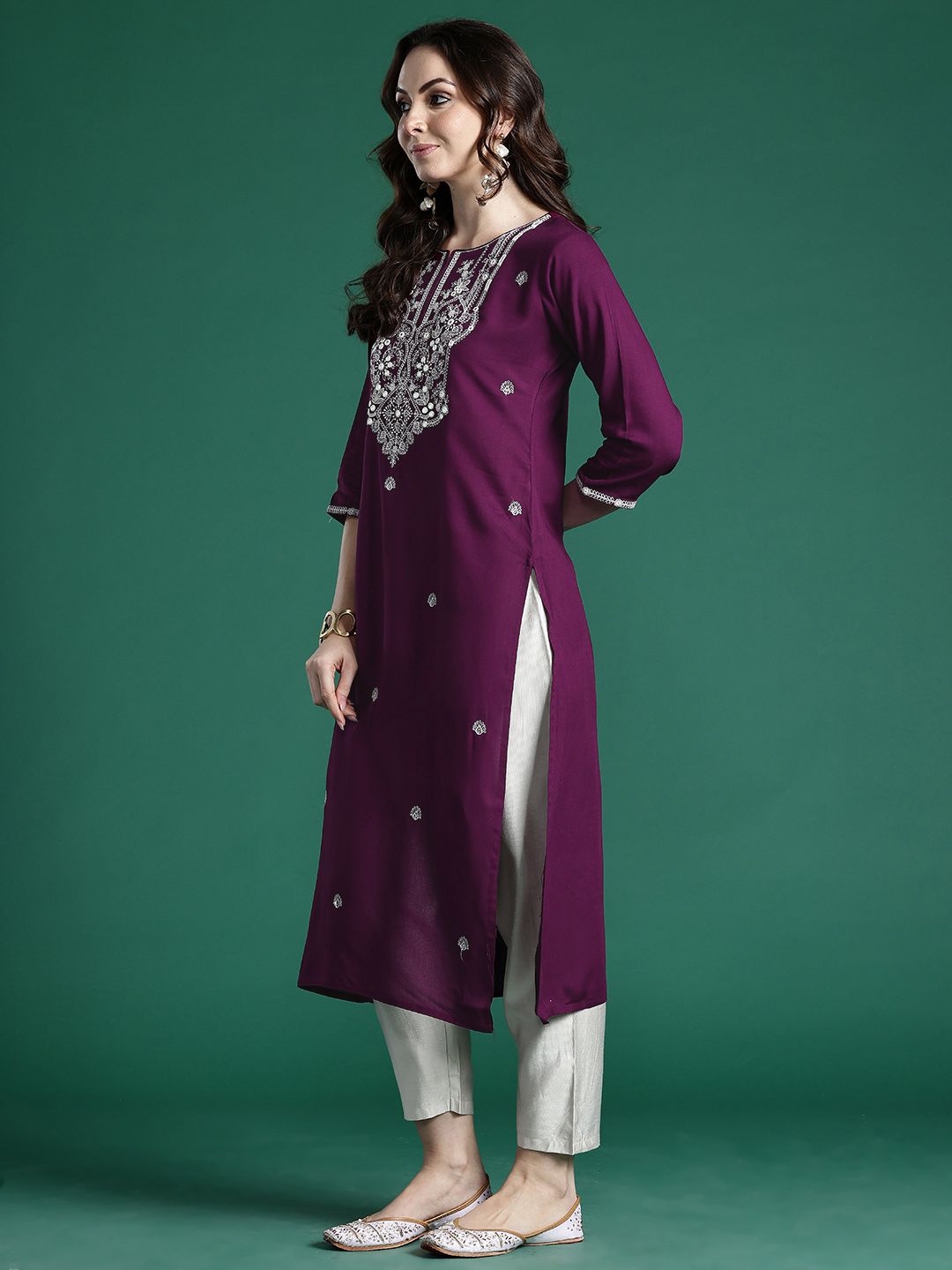 Dhiyona IE Floral Embroidered Floral Kurta