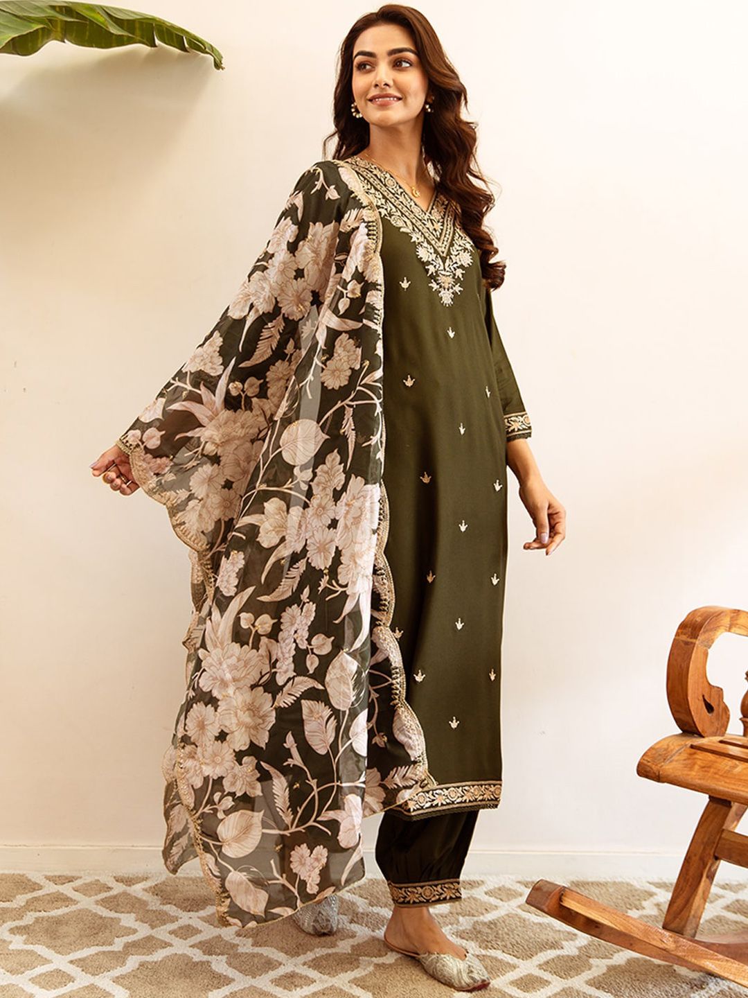 Dhiyona IE Ethnic Motifs Embroidered Regular Thread Work Kurta with Salwar & With Dupatta