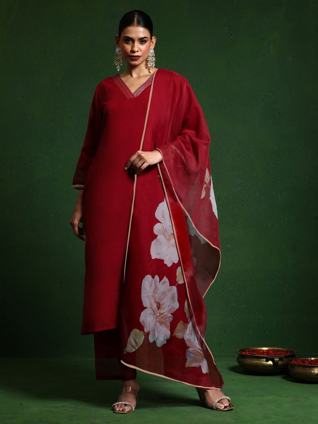 Dhiyona VA Women'sThread Work V-Neck Straight Kurta With Trousers And Dupatta