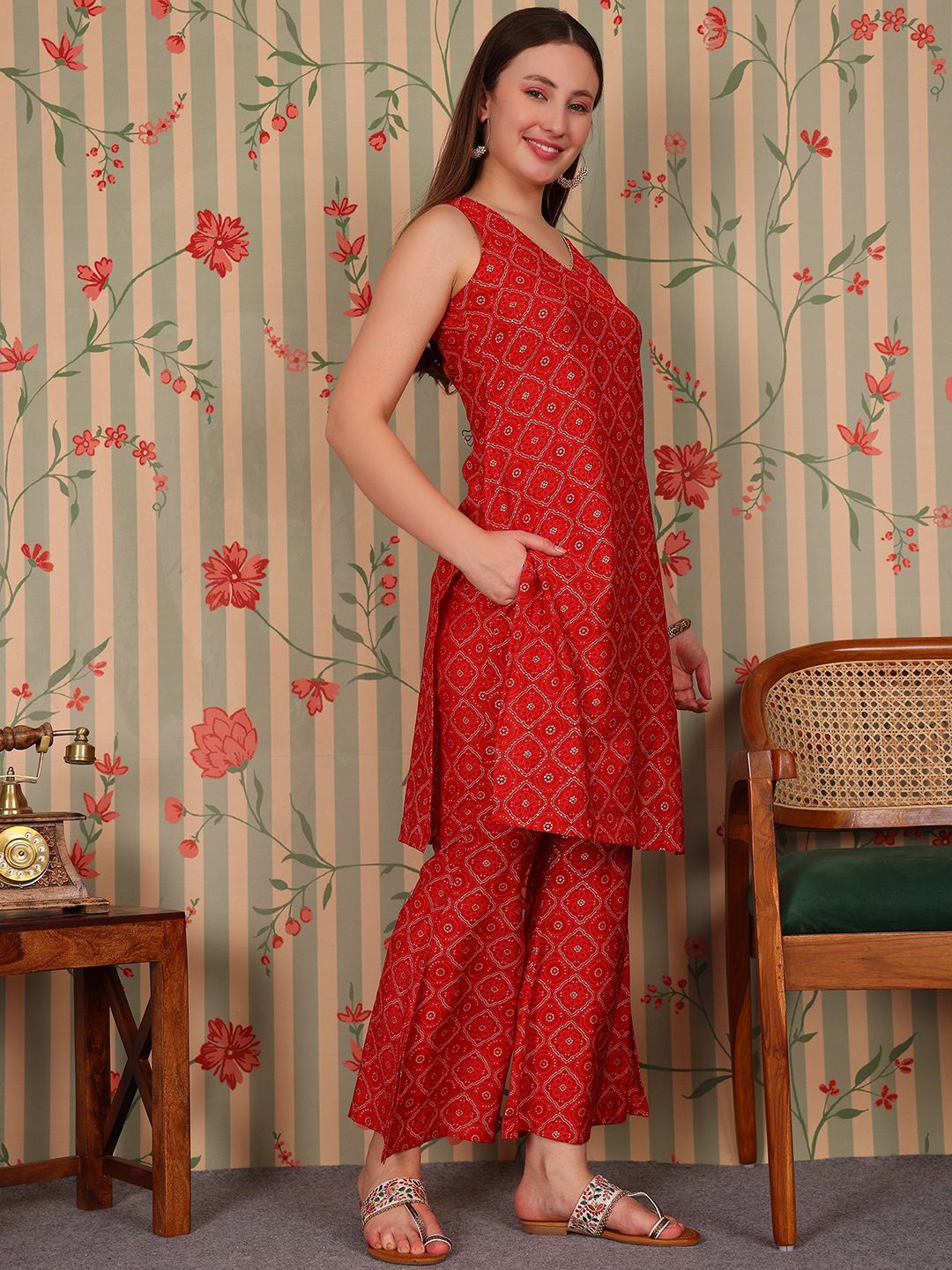 Dhiyona OD Bandhani Printed V-Neck Gotta Patti Straight Kurta with Trousers