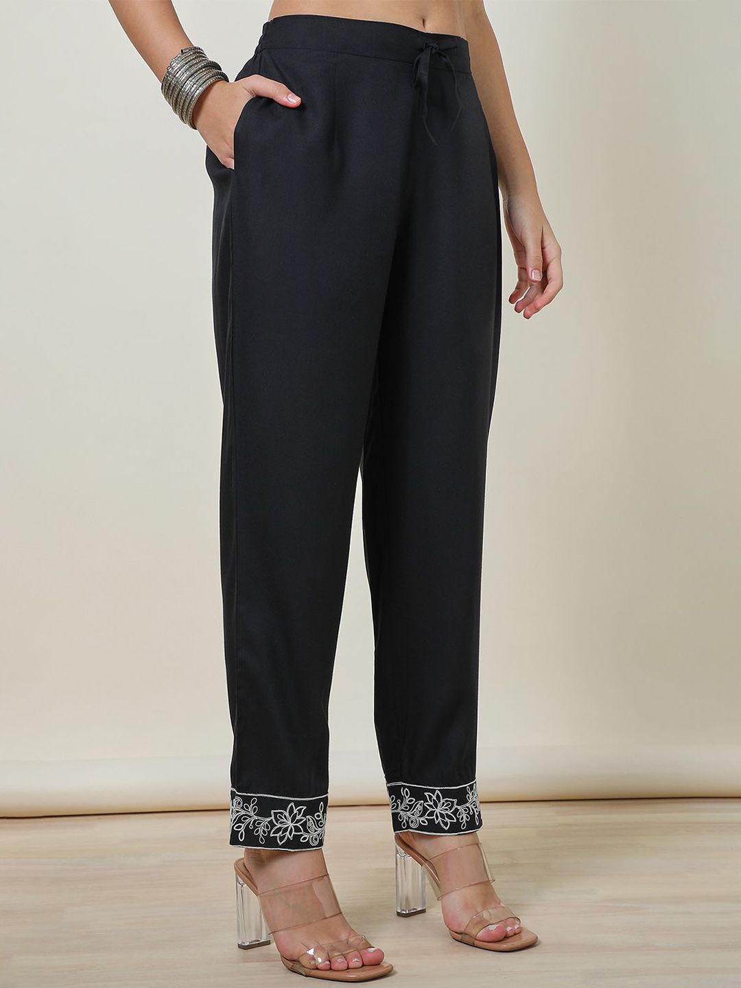 Dhiyona SO Women's Black Ethnic Motifs Embroidered Thread Work Straight Kurta With Trousers
