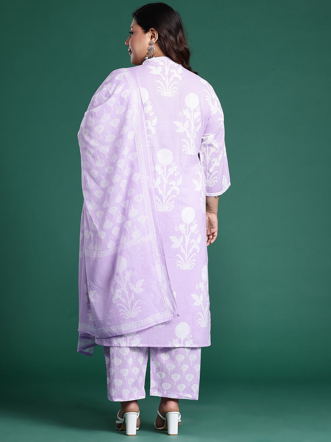 Dhiyona IE Plus Size Floral Printed Sequinned Pure Cotton Kurta with Trousers & With Dupatta