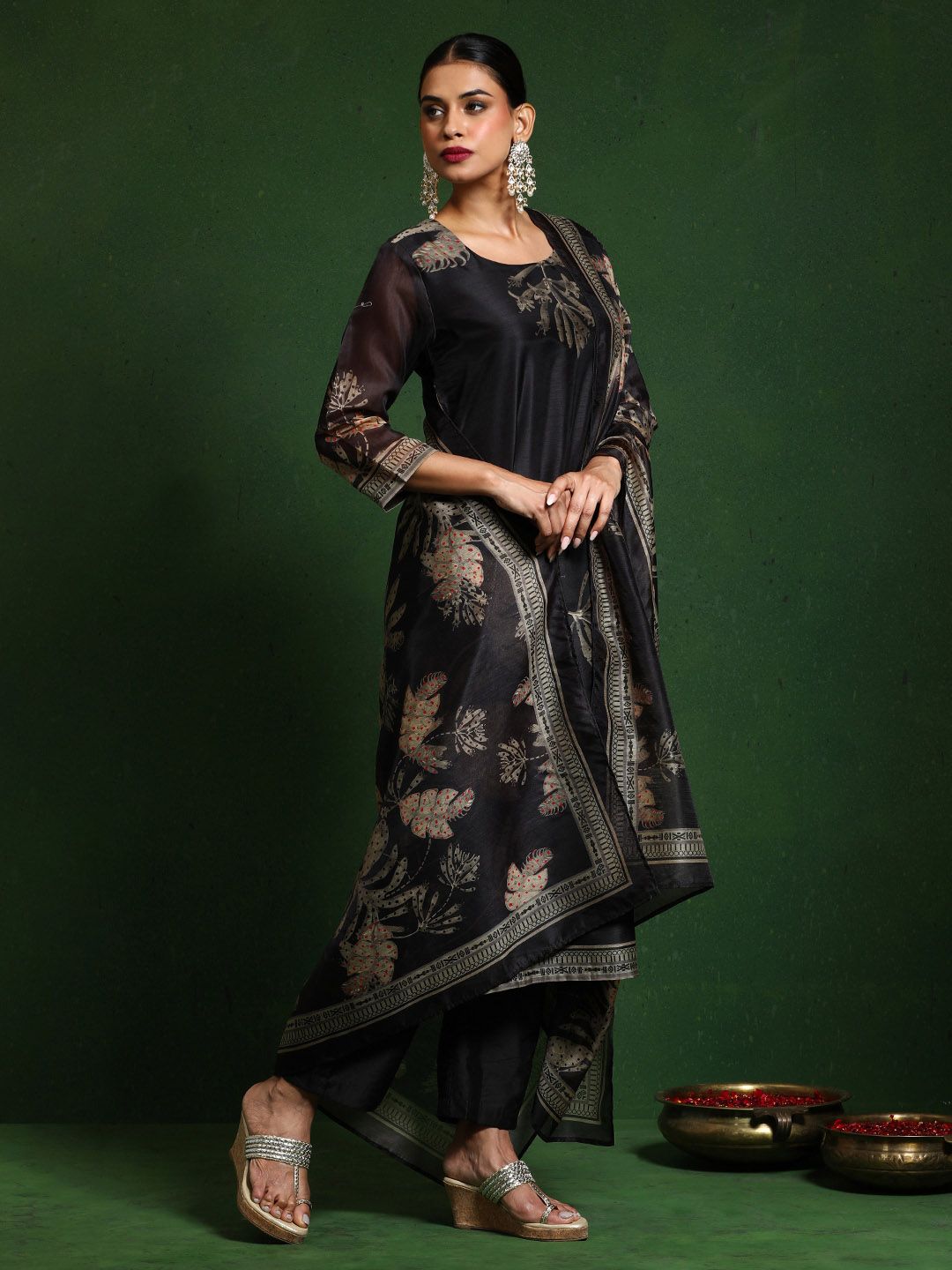 Dhiyona VA Women'sFloral Embroidered Thread Work Chanderi Silk Kurta with Trousers & Dupatta
