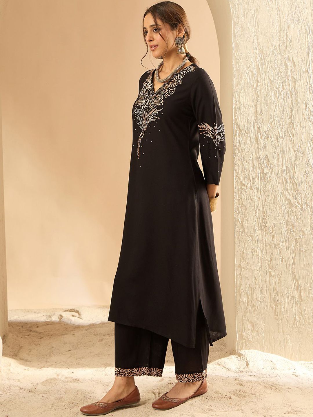 Dhiyona IE Women Embroidered Regular Kurta with Trousers