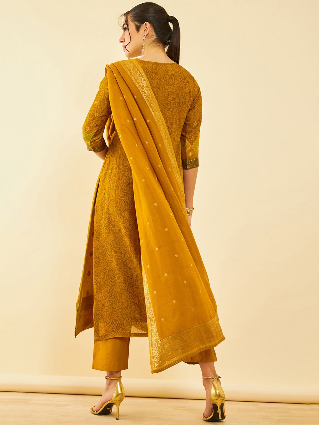 Dhiyona SO Women's Ethnic Motifs Regular Thread Work Kurta With Trousers & Dupatta