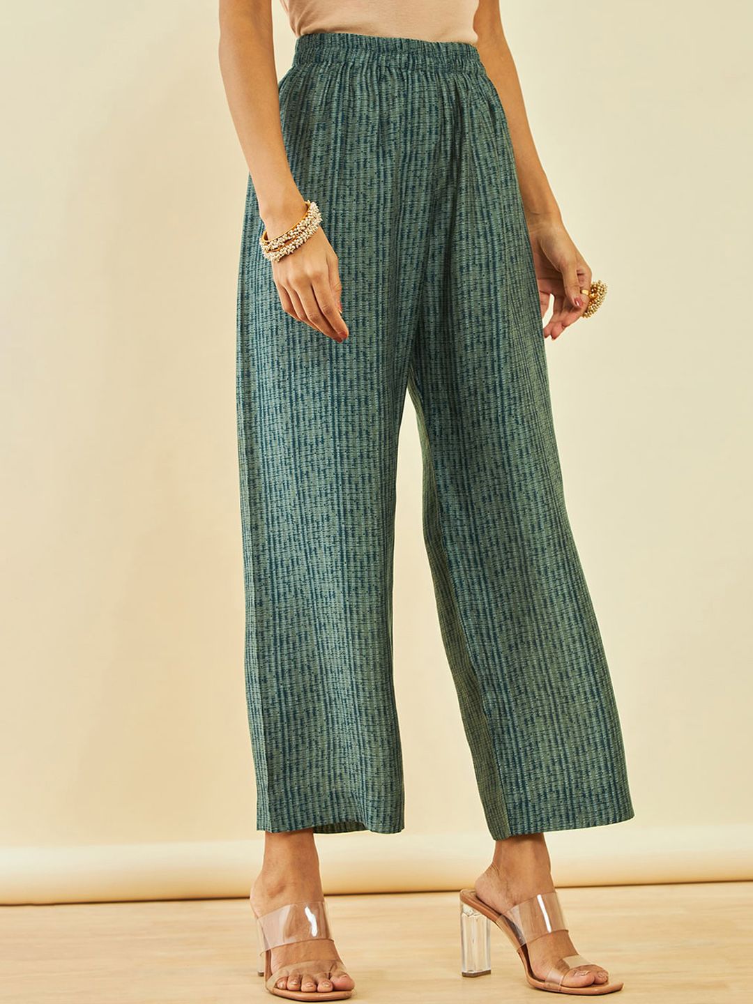 Dhiyona SO Women's Floral Printed Tie Up Neck Regular Kurta With Trousers